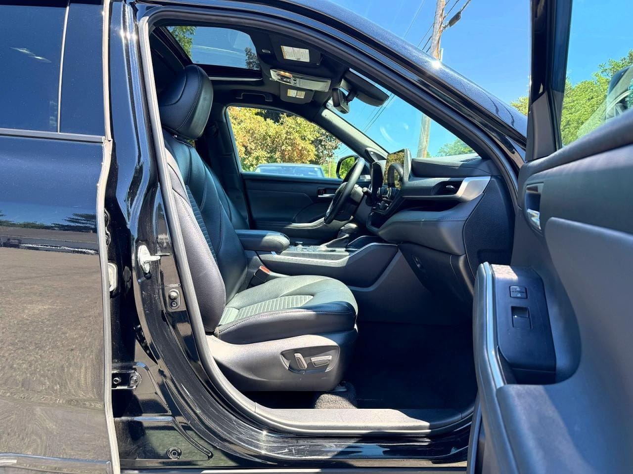 2023 Toyota Highlander XSE AWD cabin view